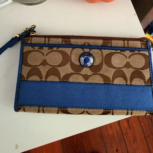 Coach Wristlet Vintage - Picture 1 of 11